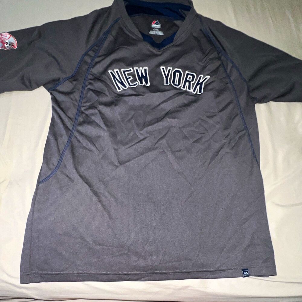 Majestic New York Yankees MLB Baseball Gray V-Neck Shirt Size L/G Blue